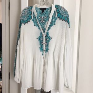 Blouse button up stretchy shirt w Bohemian pattern